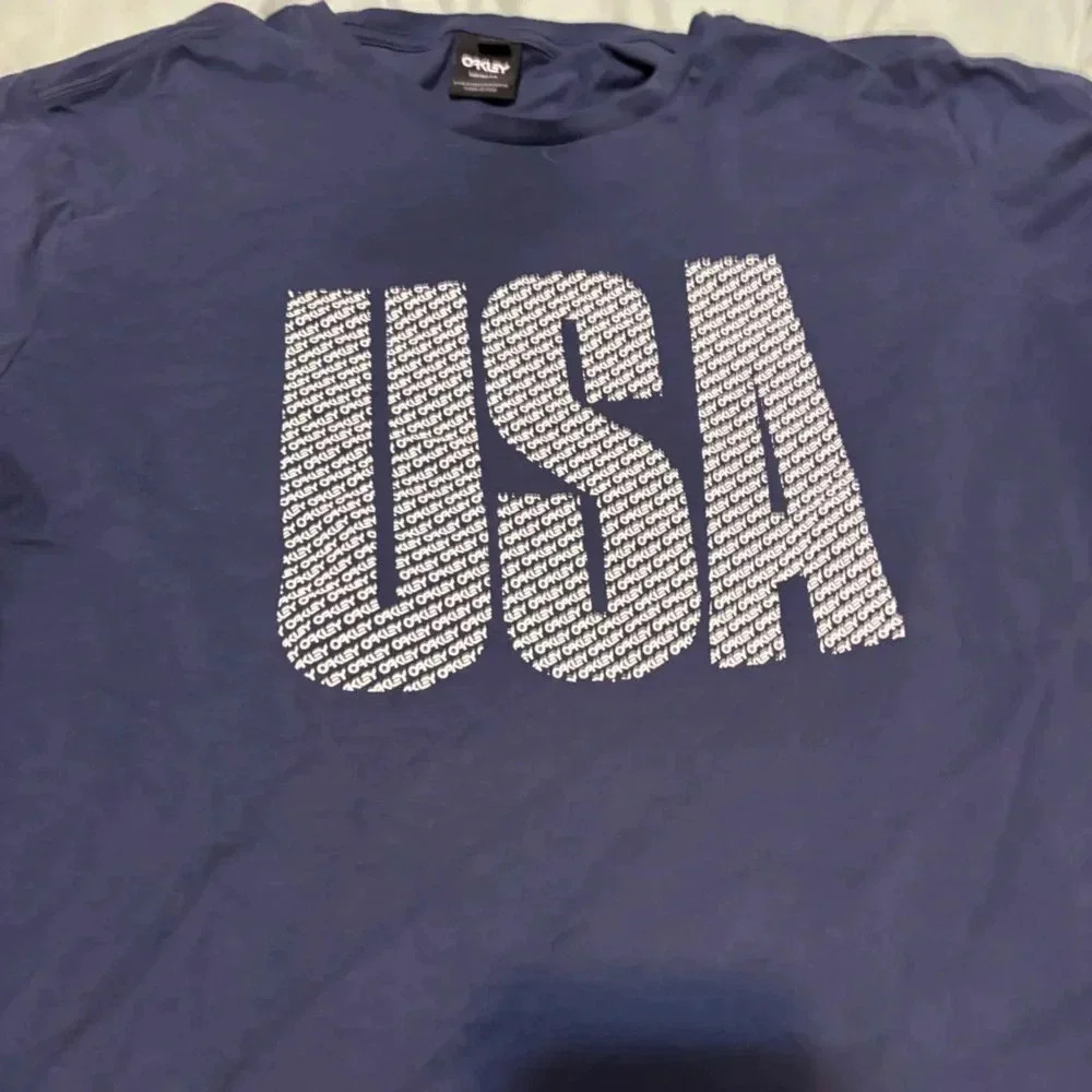 Oakley USA T-Shirt size Large. Gently worn - Picture 4 of 9